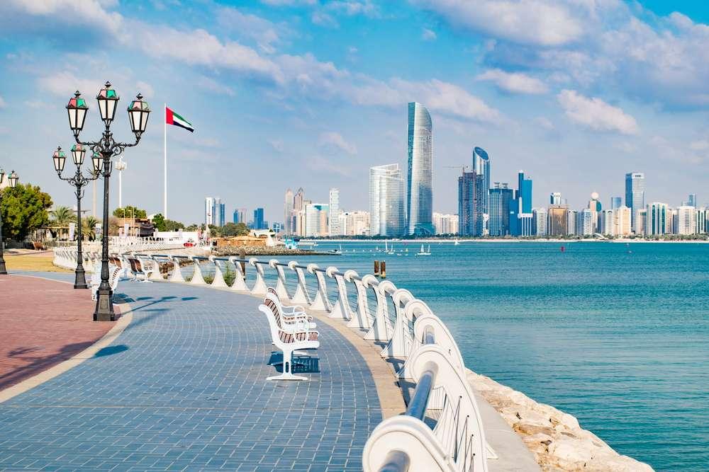 khung cảnh ven bờ sông của Abu Dhabi hiện đại