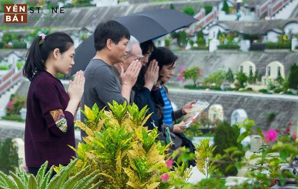 Tổng hợp các bài khấn ra thăm mộ đúng chuẩn nhất