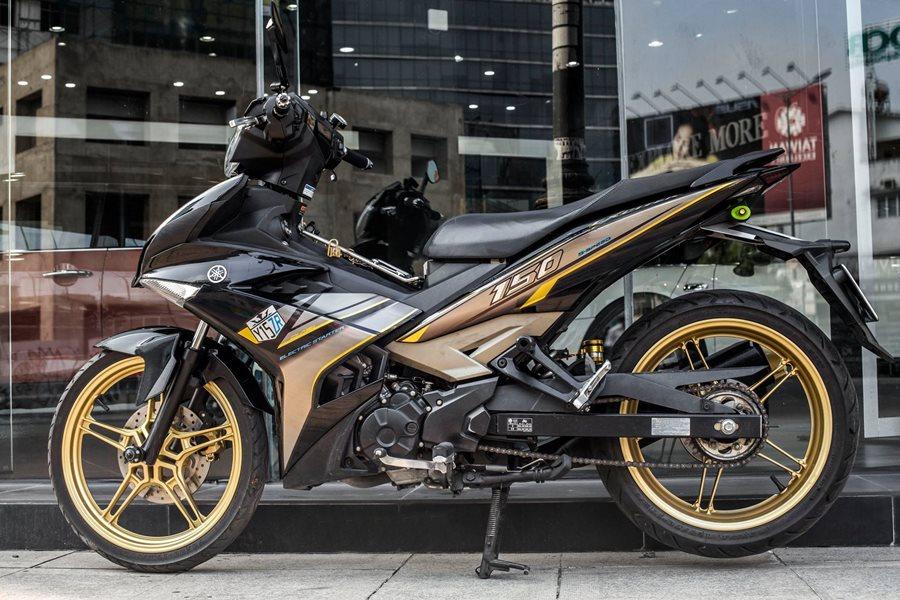 Dán decal tem xe chống trầy hiện nay đã trở thành xu thế
