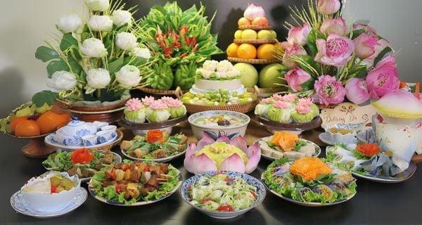 Chuẩn bị mâm lễ vật cúng rằm thể hiện lòng thành kính