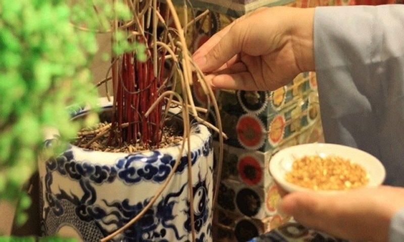 Cách bao sái bàn thờ, rút tỉa chân nhang đúng chuẩn năm 2025 để đón nhiều may mắn, tài lộc