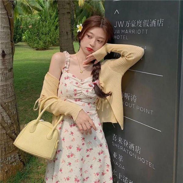 Lưu ngay những mẫu áo khoác mỏng mặc với váy nữ tính, dịu dàng