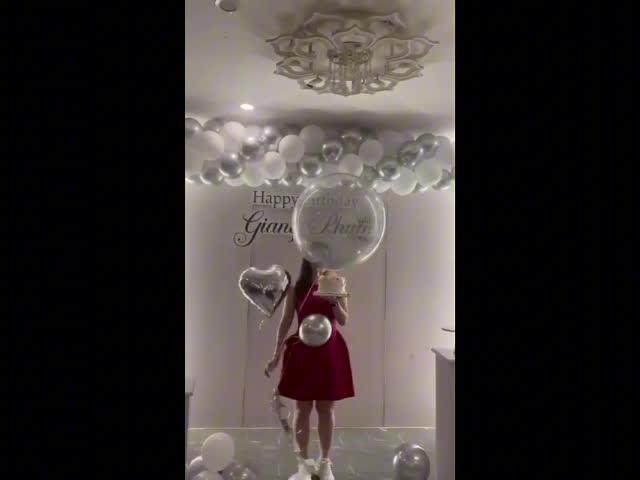 Cô gái ở Hà Nội thổi nến sinh nhật, bất ngờ bóng bay bén lửa phát nổ
