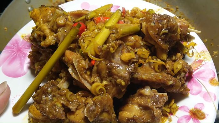 Hướng dẫn làm món thịt thỏ xào sả ớt cay ngon, hấp dẫn