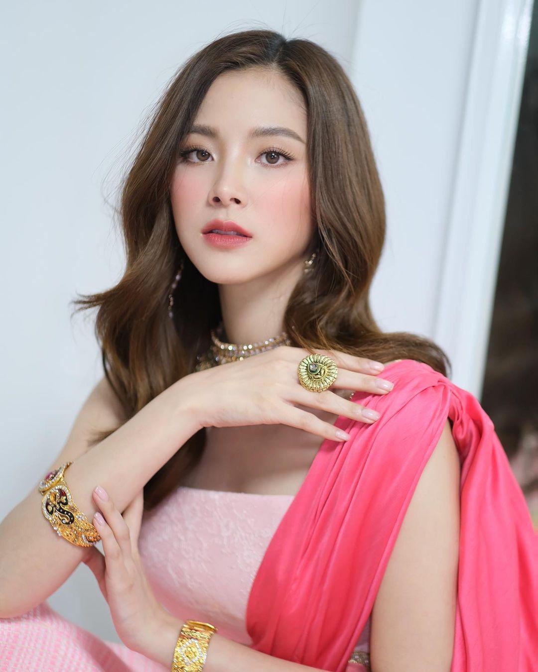 8 màu tóc nhuộm làm sáng bừng khuôn mặt