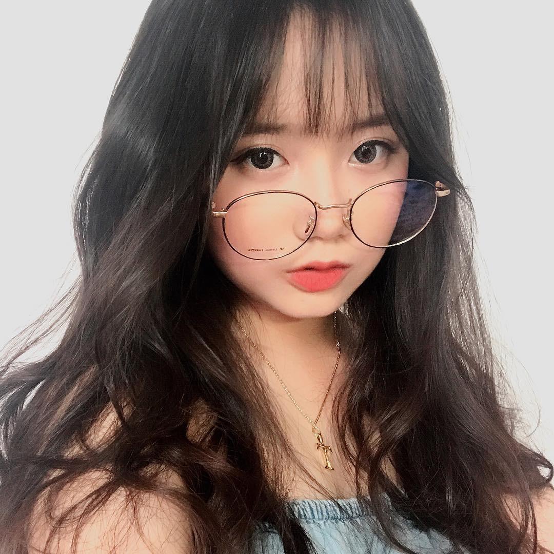 Các Thủ Thuật Để Chụp Ảnh Đẹp Với Mắt Kính Của Bạn Trên Facebook và Instagram