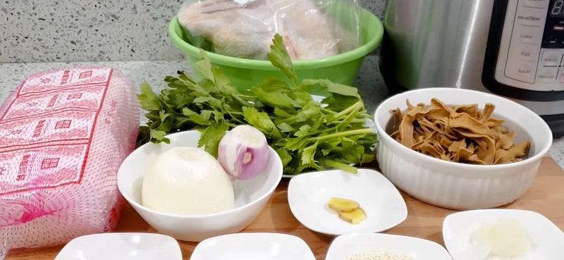 Bật mí cách nấu miến gà măng khô thơm ngon nức mũi