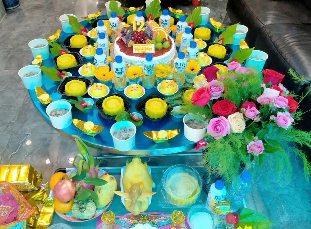 MÂM CÚNG ĐẦY THÁNG BÉ TRAI