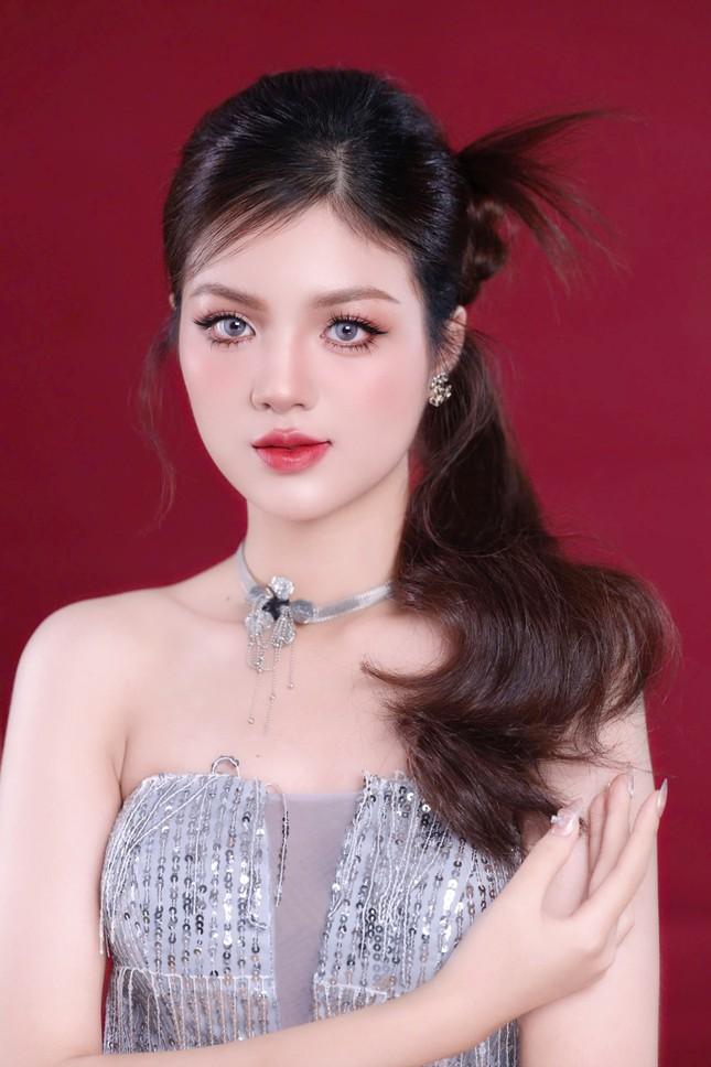 Trần Minh Thu quê Kon Tum trở thành Hoa khôi trường Thương mại ngay từ năm thứ nhất ảnh 1