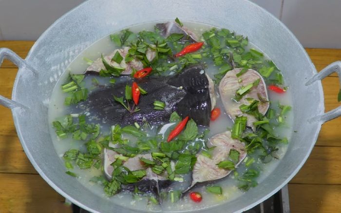 Cách làm món cá tầm nấu mẻ chua chua, giải khát cho cả nhà