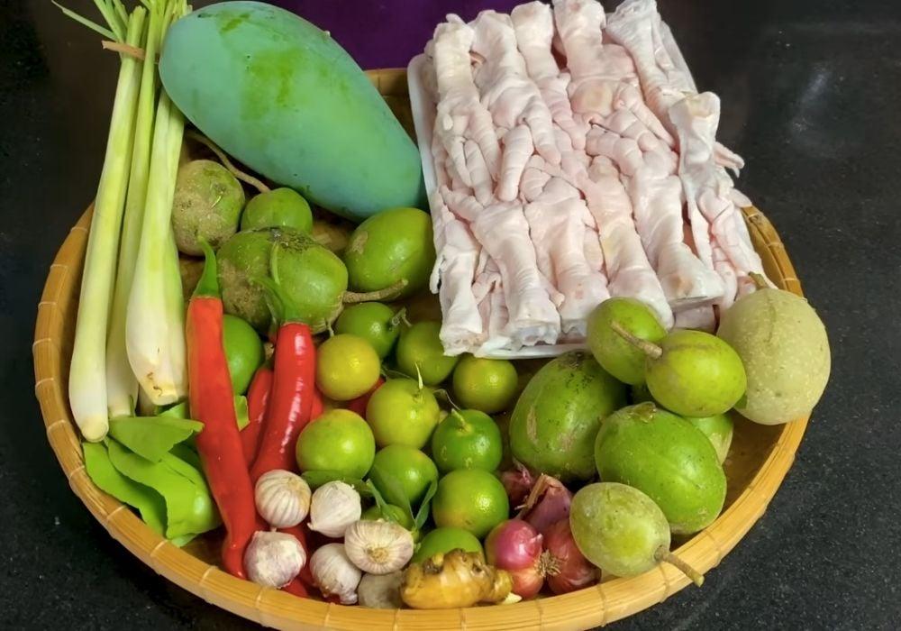 Hướng dẫn làm chân gà rút xương sốt Thái ăn là ghiền