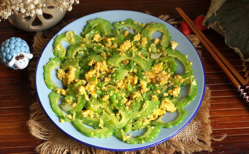 Cách làm khổ qua xào trứng đơn giản, dễ làm, không bị đắng