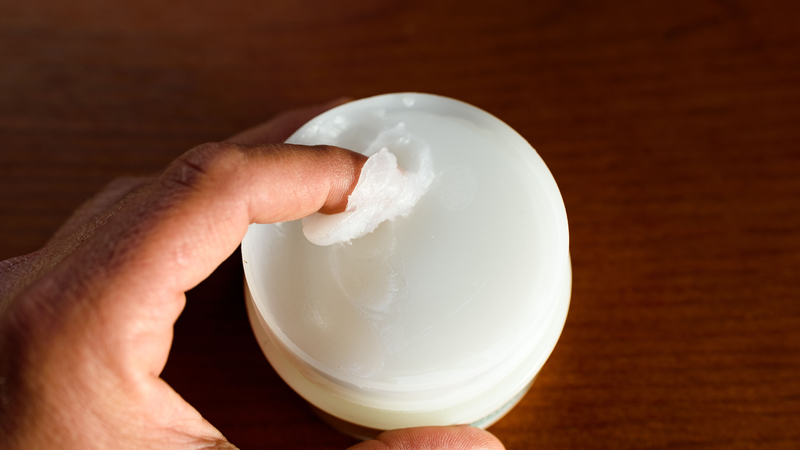 Khi nào bôi vaseline lên hình xăm và công dụng của vaseline