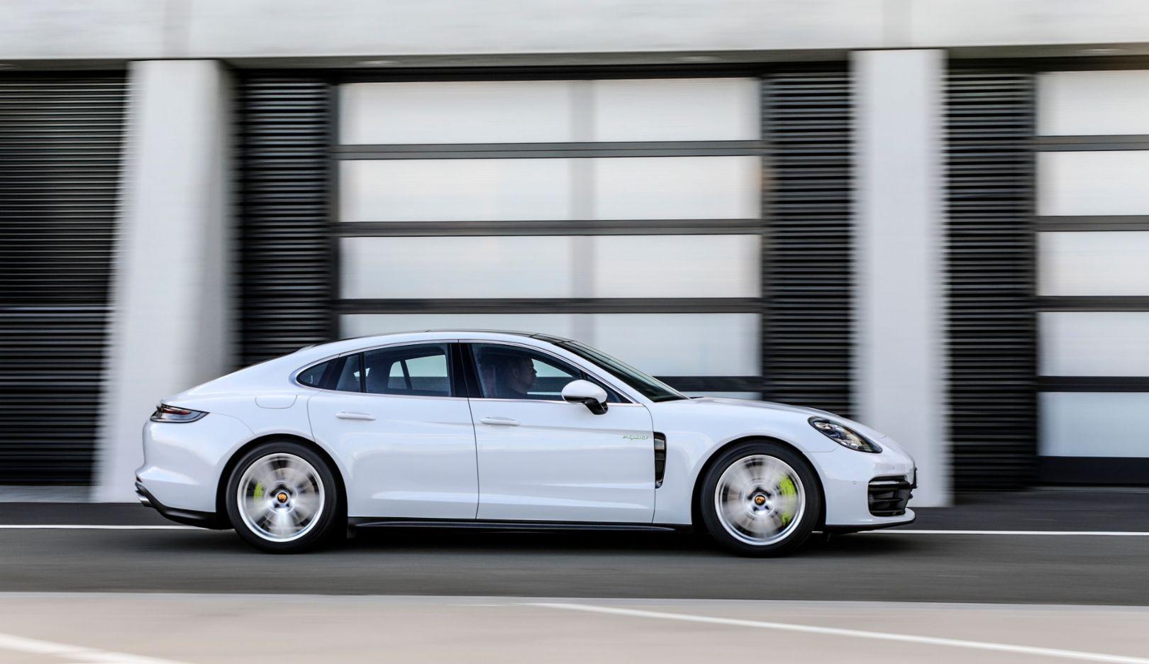 New hybrid model and best-in-class performance for the Panamera