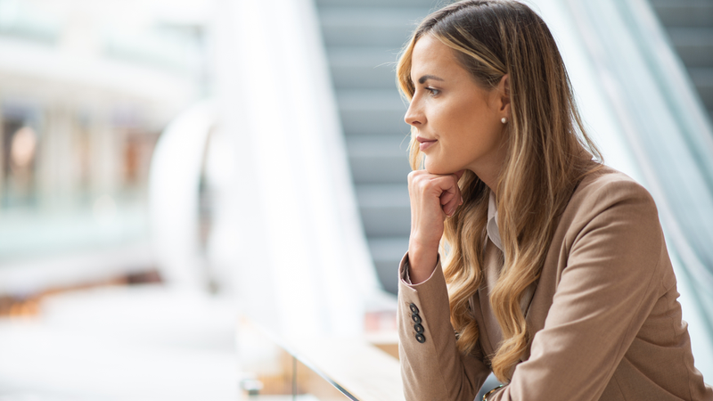 Tác hại của thói quen chống cằm và cách khắc phục hiệu quả