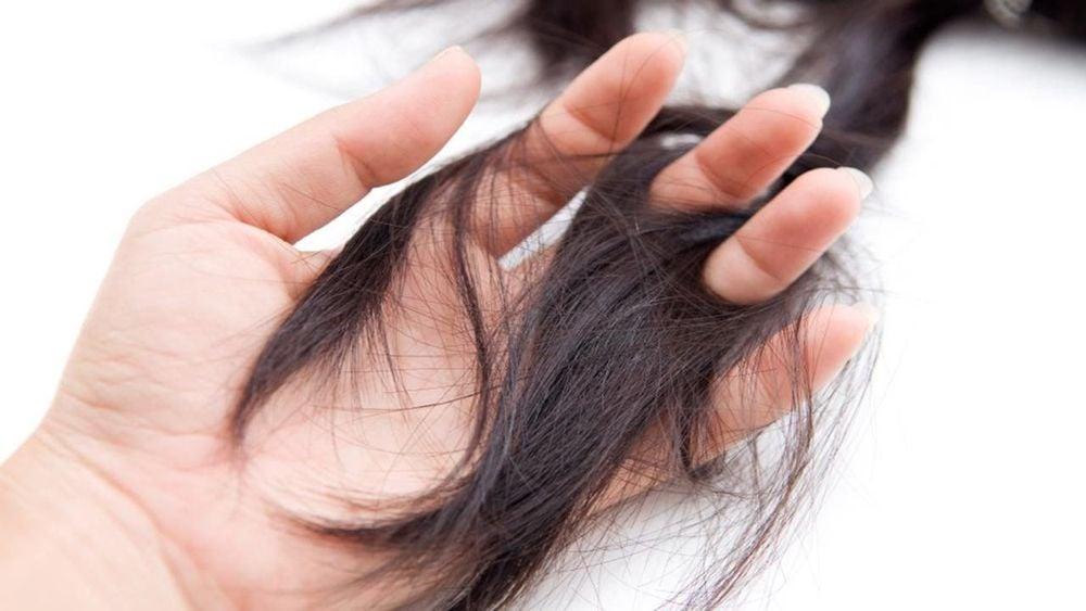 Tiếp xúc với hóa chất nhuộm tóc, uốn, ép... nhiều hơn 1 lần trên một năm
