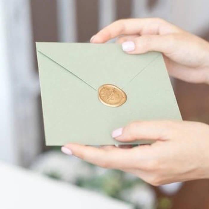 Viết thư từ chối lời mời là chủ đề thường gặp trong tiếng Pháp
