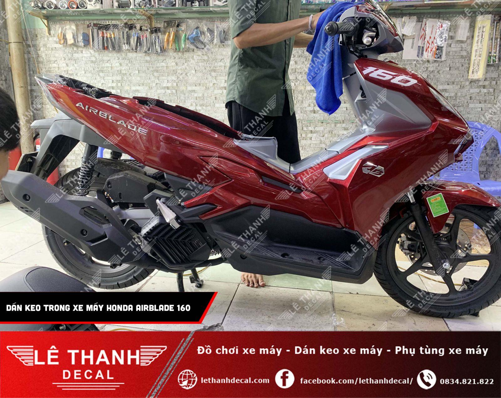 Dán keo trong AirBlade 160 - 2022 Đỏ Xám - Phiên bản tiêu chuẩn