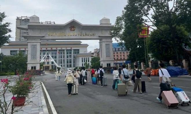 Thấy gì từ hoạt động thông quan tại cửa khẩu quốc tế Lào Cai?