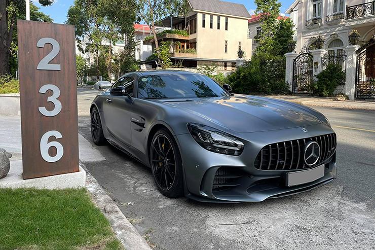 "Hàng hiếm" Mercedes-AMG GT R lên sàn xe cũ tại Việt Nam