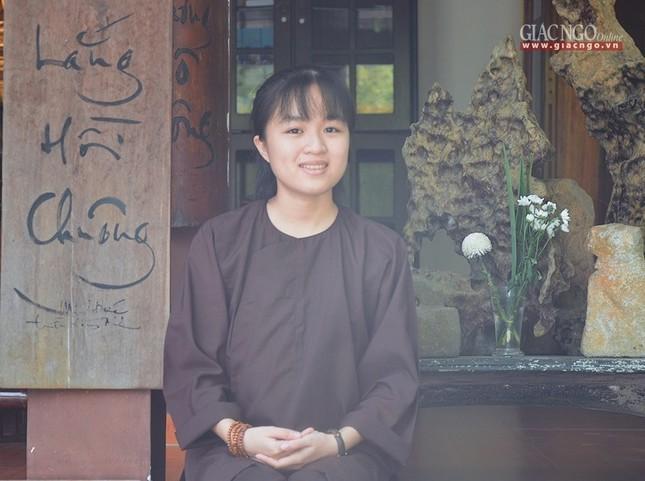 Từ những lần bị la rồi qua chùa ngồi buồn một mình...