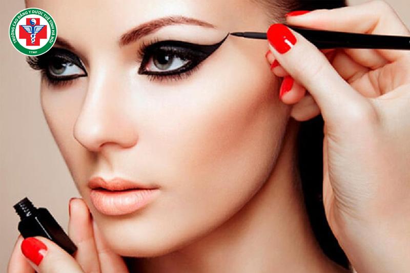 Ngành trang điểm thi khối nào? Cách chọn trường chất lượng cao