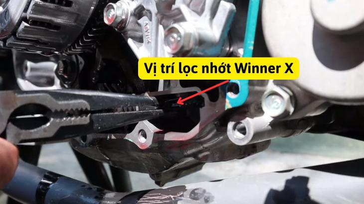 Lọc nhớt xe Winner X nằm ở đâu và có cần thay lọc nhớt không?
