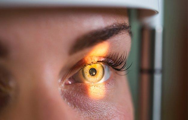 Research-and-scanning-eye,-close-up-photos-What-Causes-Eye-Floaters-and-Flashes-ss-body