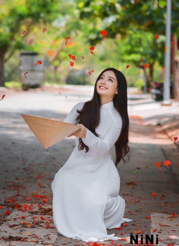 Cách mặc áo dài học sinh đẹp cho người gầy