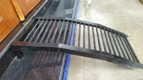 Cầu Dắt Xe Máy Bằng Gỗ Đẹp, Bền – Giải Pháp Hoàn Hảo Cho Ngôi Nhà Việt [Thợ Miền Nam]