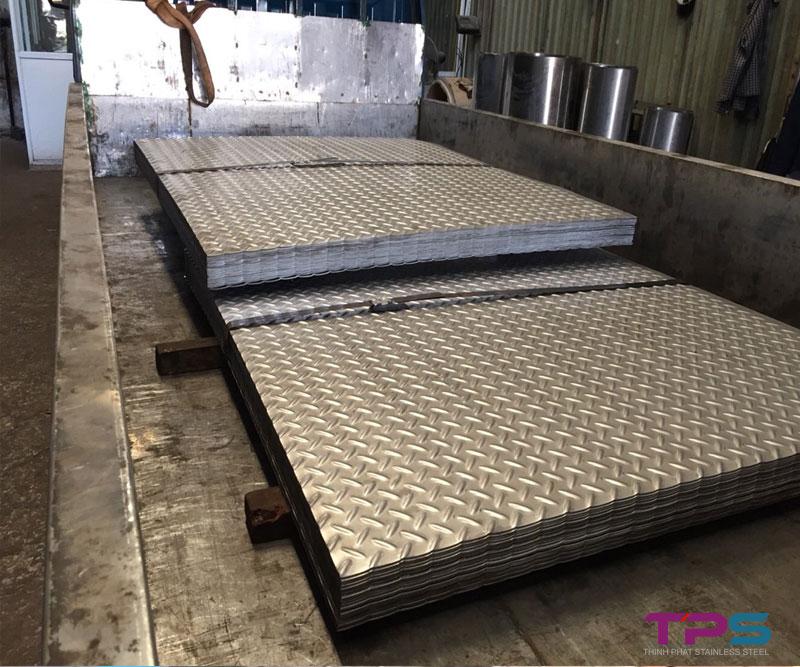Tấm inox chống trượt