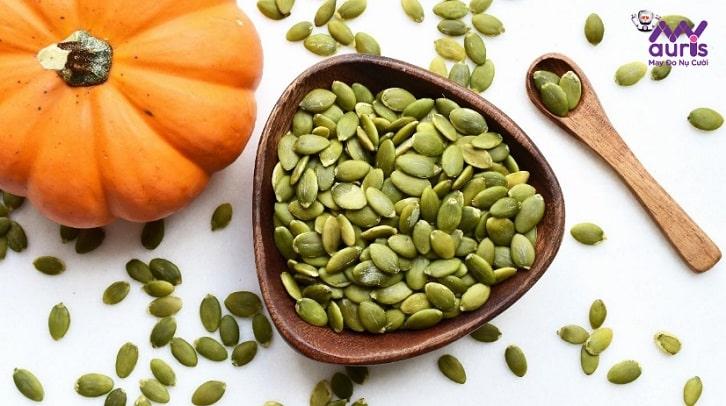Hạt bí bao nhiêu calo? 5 cách ăn hạt bí không tăng cân