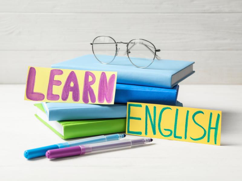 Giỏi tiếng Anh nên học ngành nào? 9 ngành dễ xin việc, thu nhập cao