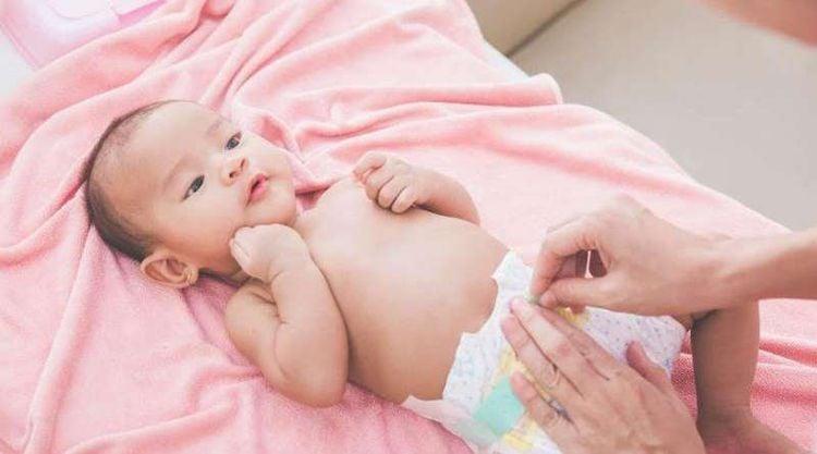 Có nên cho trẻ mặc bỉm cả ngày?