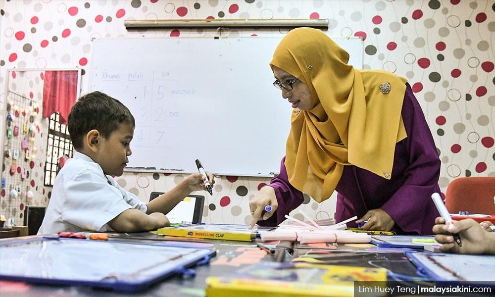 Malaysia đưa tiếng Anh trở thành ngôn ngữ thứ 2 trong trường học như thế nào?