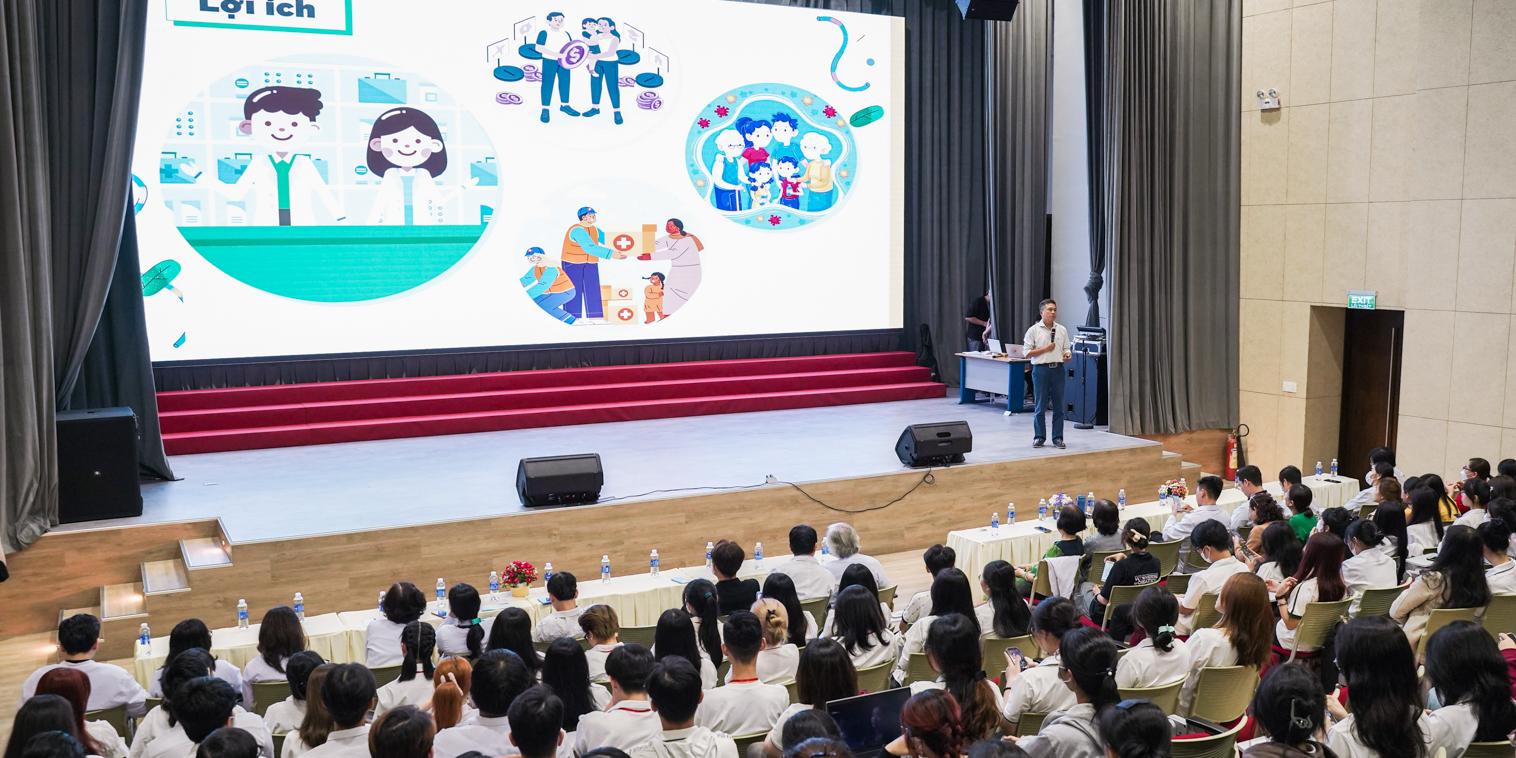 Lễ Nhập môn Khóa 29 ngành Dược học Trường Đại học Văn Lang