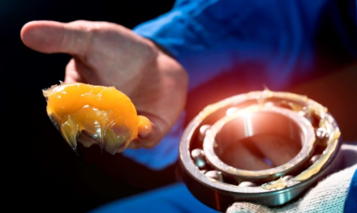 Sự khác nhau giữa dầu và mỡ bôi trơn