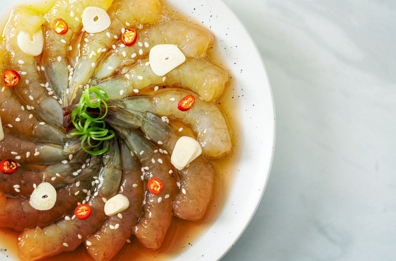 Ăn tôm sống có an toàn không? Cần lưu ý gì khi ăn tôm sống?