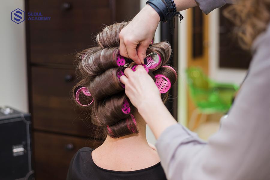 Uốn tóc bao nhiêu tiền? Bảng giá uốn tóc nam, nữ 2025