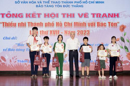 Trao giải Hội thi vẽ tranh Thiếu nhi Thành phố Hồ Chí Minh với Bác Tôn